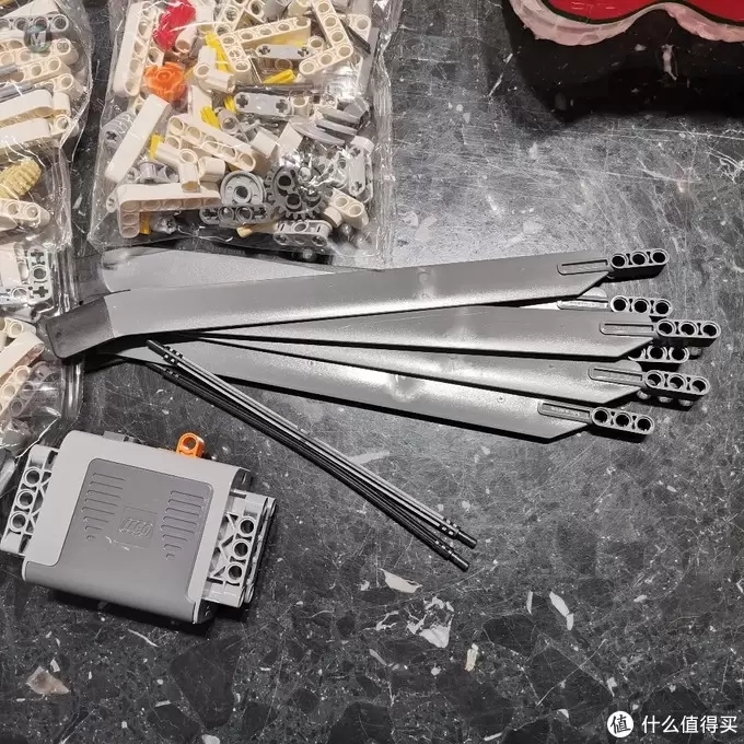 老杨的玩具仓库 篇十：乐高机械组 42052 双旋翼运输直升机
