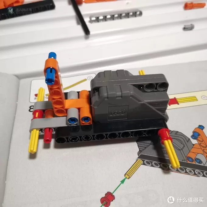 老杨的玩具仓库 篇八：老杨的玩具仓库 篇九：乐高机械组 二合一 42104 回力竞速卡车