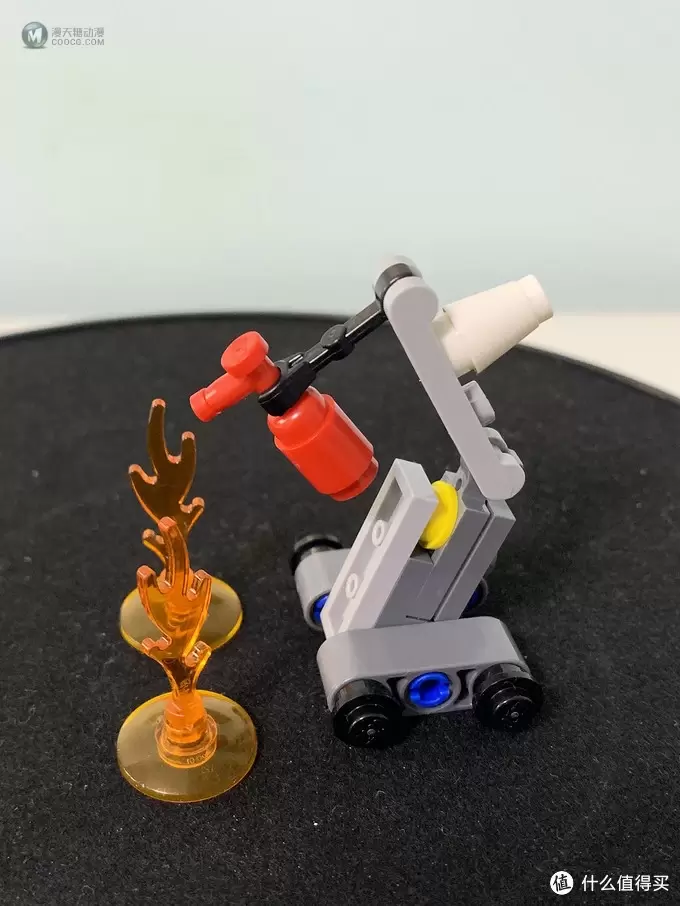 宝宝玩具 篇二：LEGO 乐高 76125 钢铁侠机甲陈列室