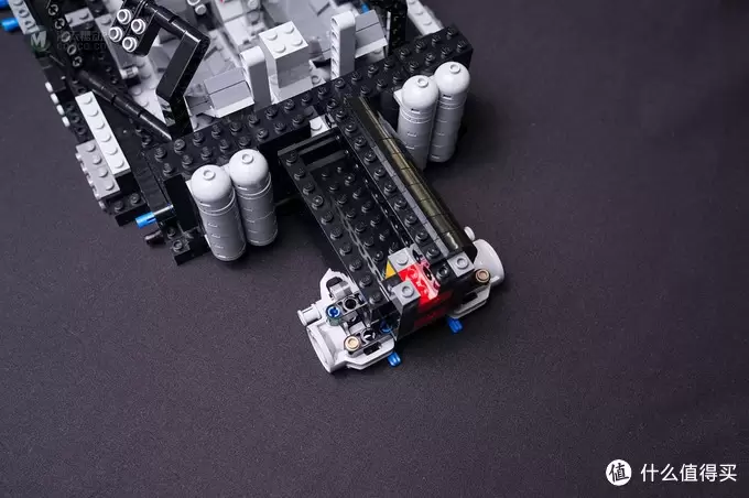 一不小心落坑里：LEGO 乐高 76023 Tumbler 蝙蝠车电影版开箱