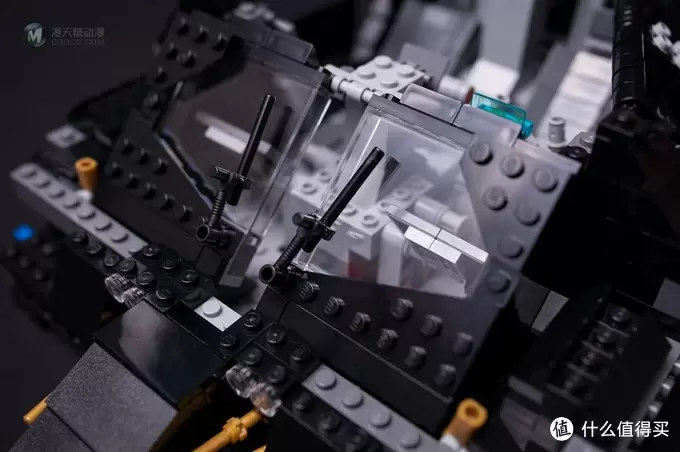 一不小心落坑里：LEGO 乐高 76023 Tumbler 蝙蝠车电影版开箱