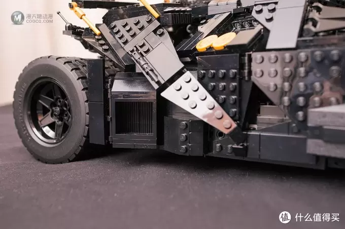 一不小心落坑里：LEGO 乐高 76023 Tumbler 蝙蝠车电影版开箱