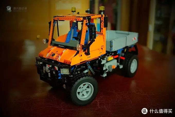LEGO 乐高 8110 科技旗舰 —— 奔驰乌尼莫克
