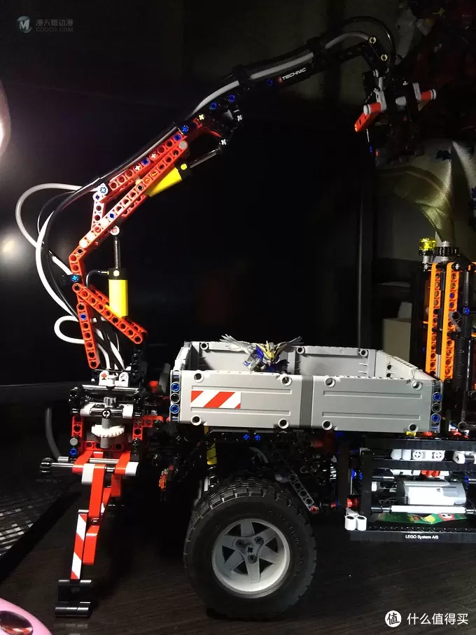LEGO 乐高 8110 科技旗舰 —— 奔驰乌尼莫克
