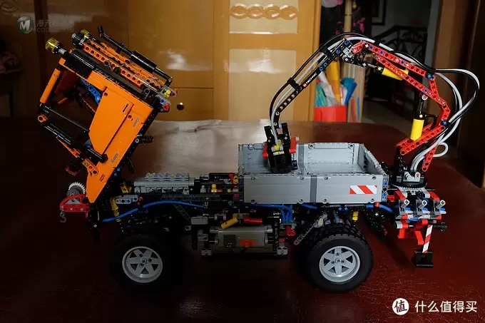 LEGO 乐高 8110 科技旗舰 —— 奔驰乌尼莫克