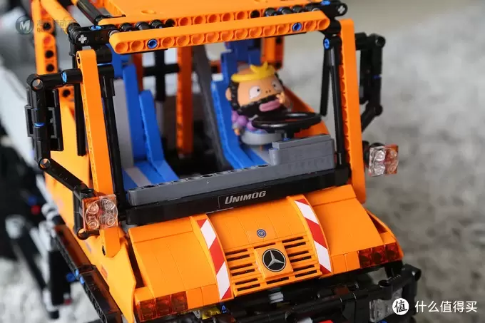 LEGO 乐高 8110 奔驰乌尼莫克 — 科技旗舰中的精品