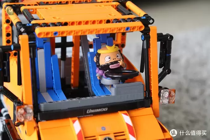 LEGO 乐高 8110 奔驰乌尼莫克 — 科技旗舰中的精品
