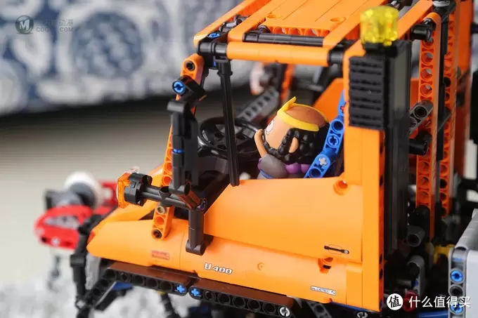 LEGO 乐高 8110 奔驰乌尼莫克 — 科技旗舰中的精品
