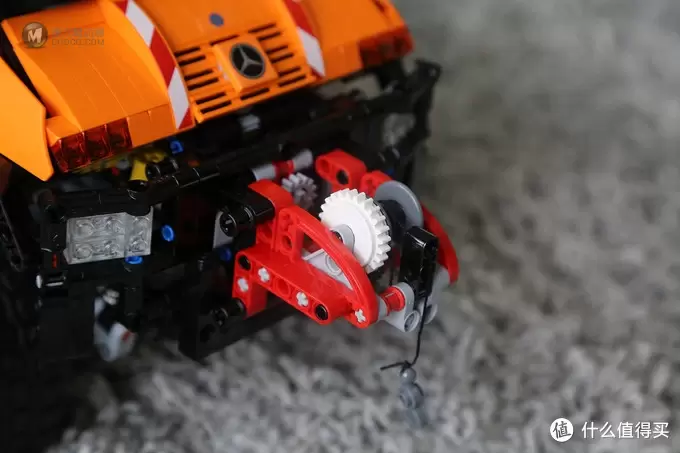 LEGO 乐高 8110 奔驰乌尼莫克 — 科技旗舰中的精品
