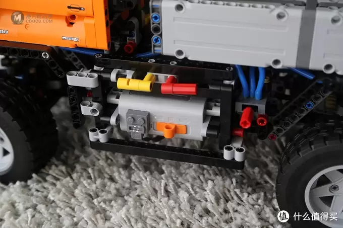 LEGO 乐高 8110 奔驰乌尼莫克 — 科技旗舰中的精品