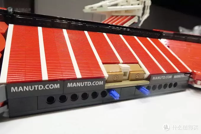 大人的玩具 篇一：乐高10272老特拉福德曼联红魔球场测评