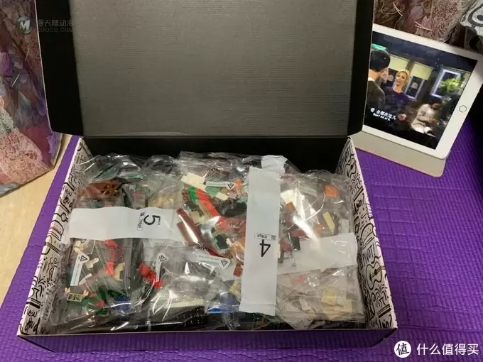 乐高 篇二：乐高 21319老友记 边看视频边搭建 老粉儿来一波回忆杀 文中有彩蛋