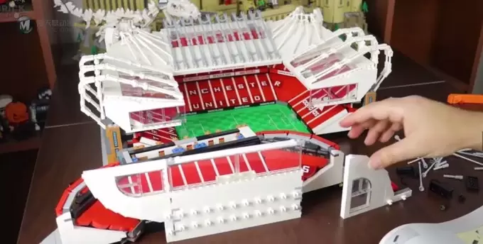 乐高 10272 Old Trafford – Manchester United 开箱测评到！