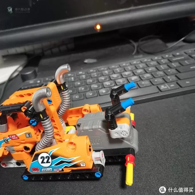老杨的玩具仓库 篇八：老杨的玩具仓库 篇九：乐高机械组 二合一 42104 回力竞速卡车