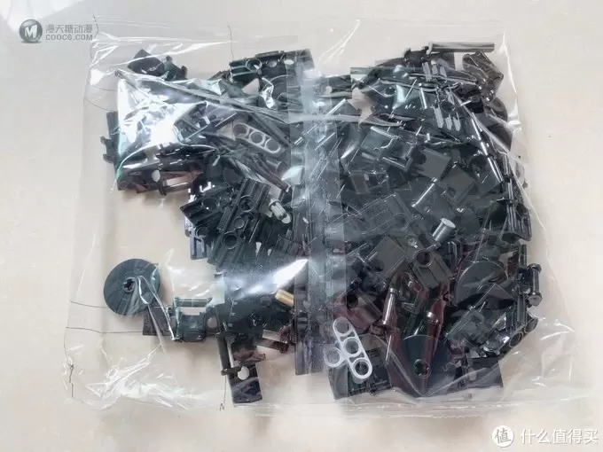 乐高42095 开箱拼搭：这台遥控特技赛车，大小朋友都爱玩