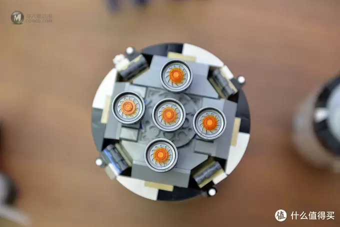 值得一看，动图看拼装 ！乐高 21309 土星5号运载火箭 拼装全纪录！