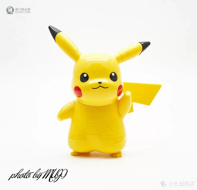 黄色电老鼠的 3D 拼图模型秀