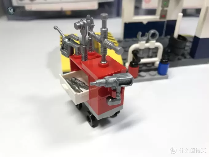 LEGO 乐高 拼拼乐 篇206： 小拼砌师 赛车总动员 10743 Smokey的车库