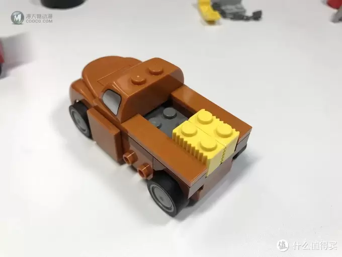 LEGO 乐高 拼拼乐 篇206： 小拼砌师 赛车总动员 10743 Smokey的车库