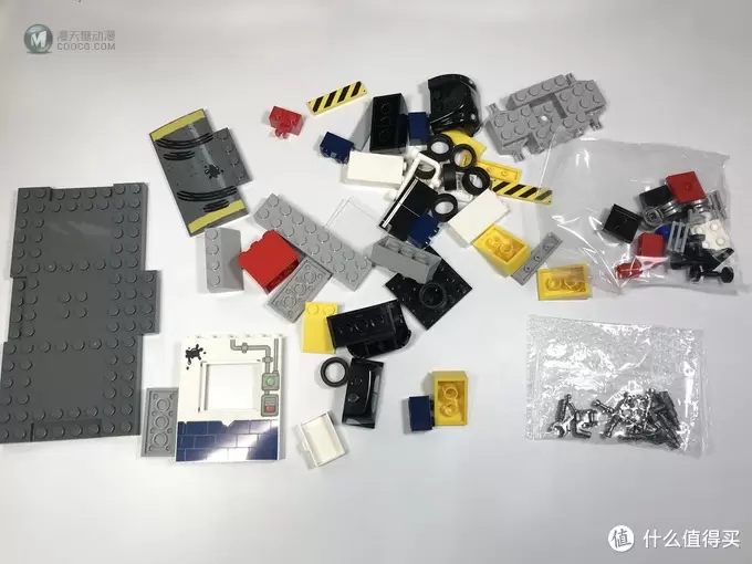 LEGO 乐高 拼拼乐 篇206： 小拼砌师 赛车总动员 10743 Smokey的车库