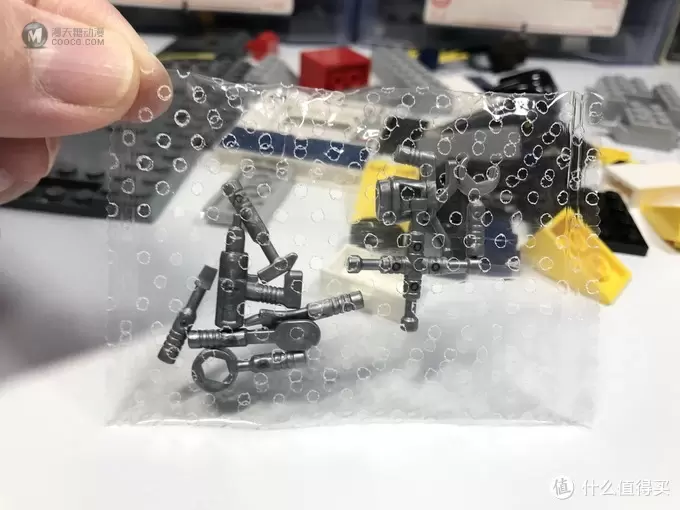 LEGO 乐高 拼拼乐 篇206： 小拼砌师 赛车总动员 10743 Smokey的车库