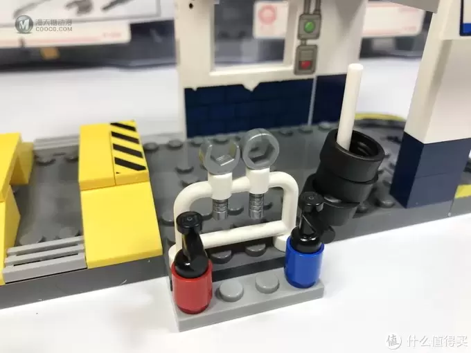 LEGO 乐高 拼拼乐 篇206： 小拼砌师 赛车总动员 10743 Smokey的车库