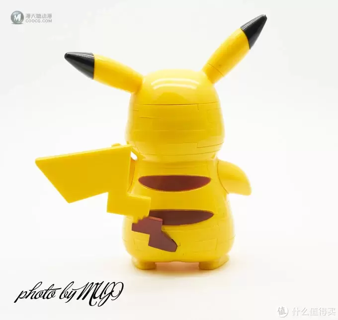 黄色电老鼠的 3D 拼图模型秀