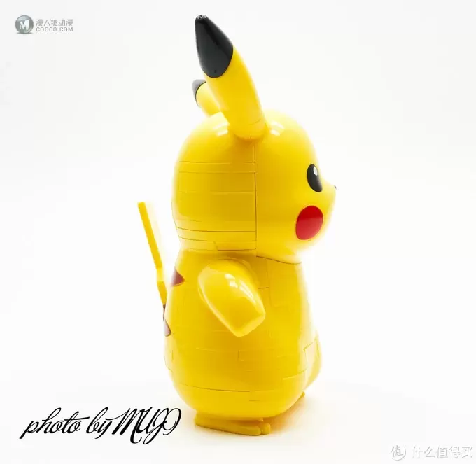 黄色电老鼠的 3D 拼图模型秀