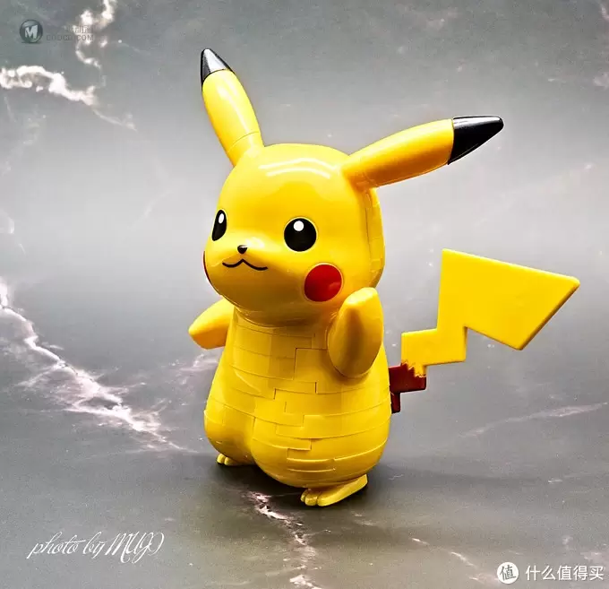 黄色电老鼠的 3D 拼图模型秀