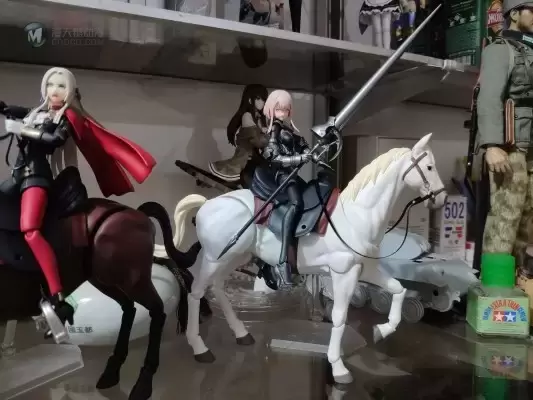 figma#490b 马 ver.2 白色